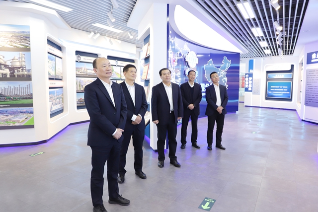 莫鼎革到二化建、賽鼎公司調研指導工作